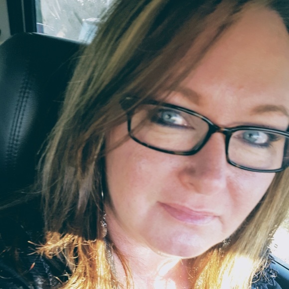 Meet your Posher, Karen - Picture 2 of 2